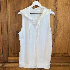XERSION WHITE SLEEVELESS HOODED Sweatshirt POCKETS Sz. MD